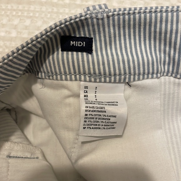 Shorts - Picture 3 of 3